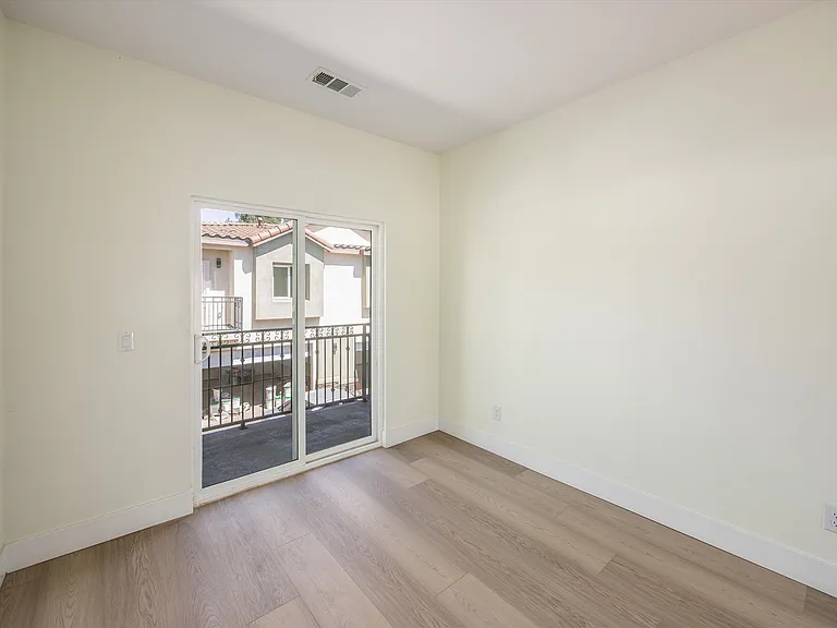 3164 N Sterling Ave #101 — Photo 11