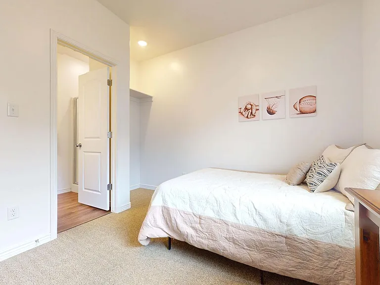 1055 W 400 N — Photo 13