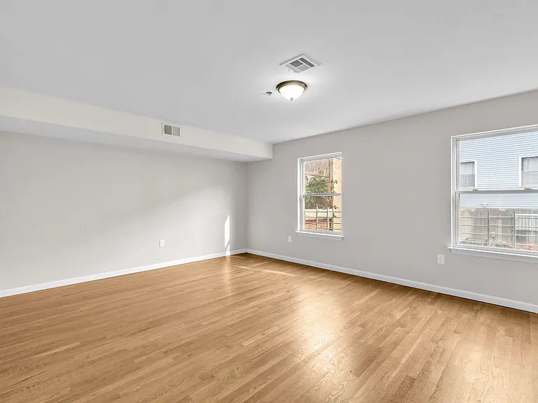 15-17 Wharton St #2 — Photo 12