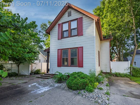77 Hubbard St, Mount Clemens, MI 48043
