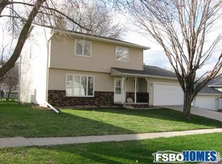 4015 Southlawn Rd, Cedar Falls, IA 50613