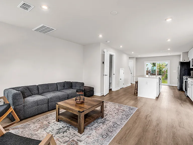 2504 Rowyn St — Photo 4