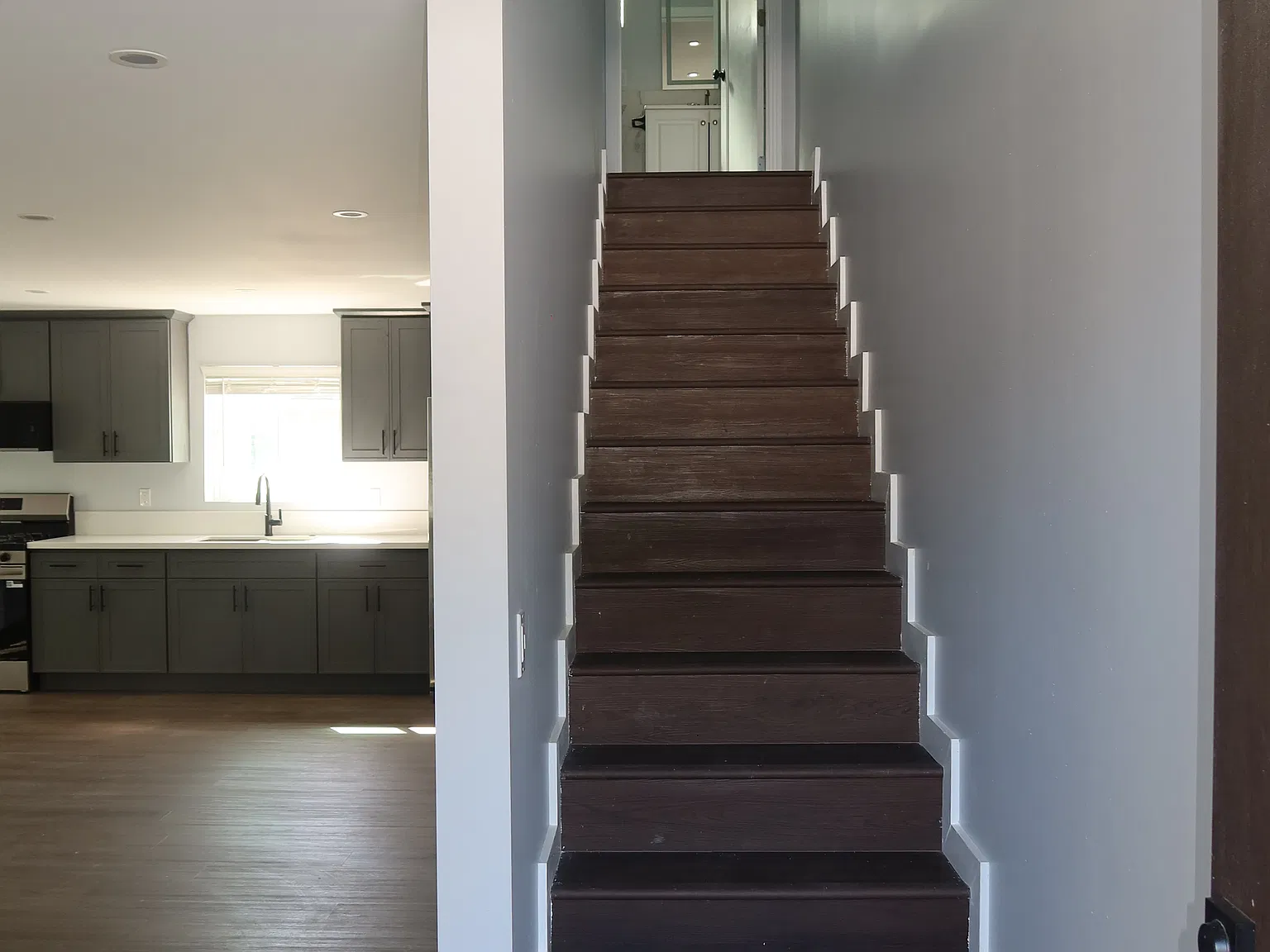 3 bed, 1.5 bath, 1190 sqft, $3,750 — Photo 2