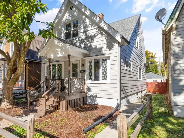 216 East Montana STREET, Milwaukee, WI 53207