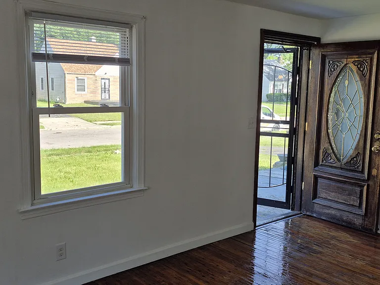 2553 Lexington Ave — Photo 4