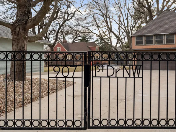 907 1st Dr NW, Austin, MN 55912