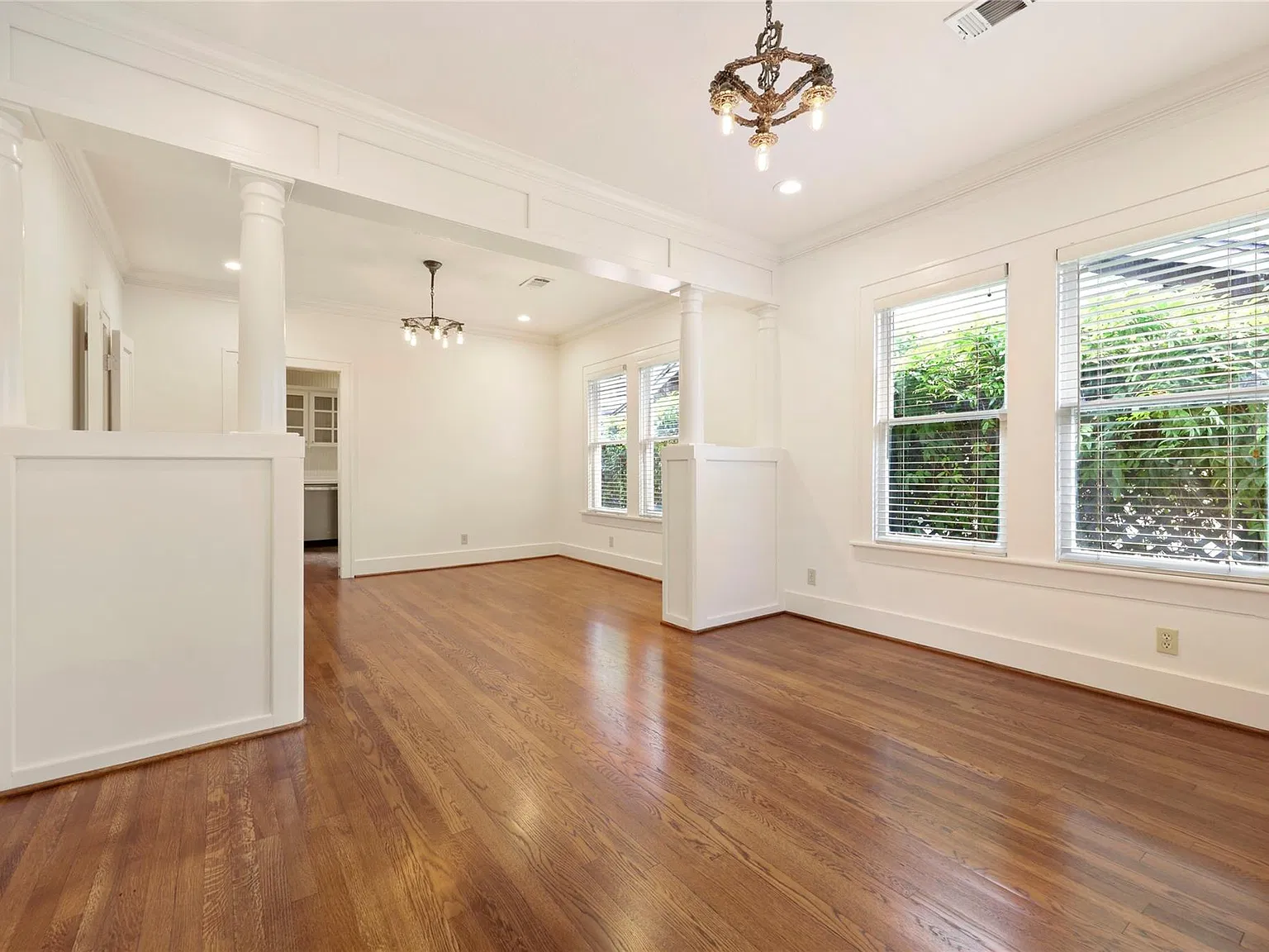 2 bed, 1.0 bath, 1012 sqft, $2,600 — Photo 3