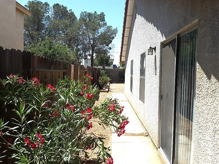 2316 Lightcap St — Photo 4