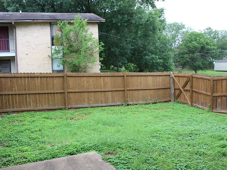 229 Craddock Ave — Photo 2