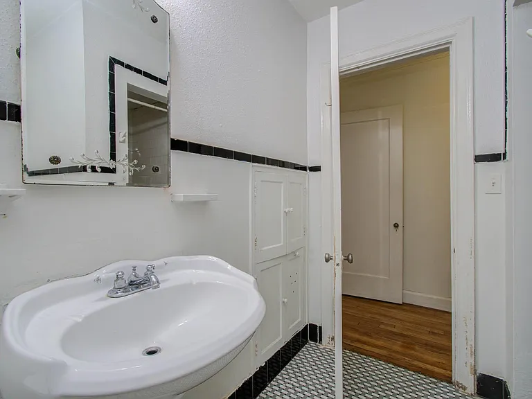 1428 Wentworth St #1 — Photo 17