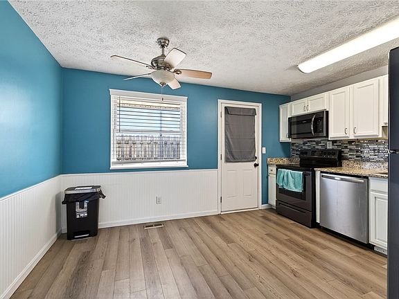 5th image of 6570 Highbury Rd