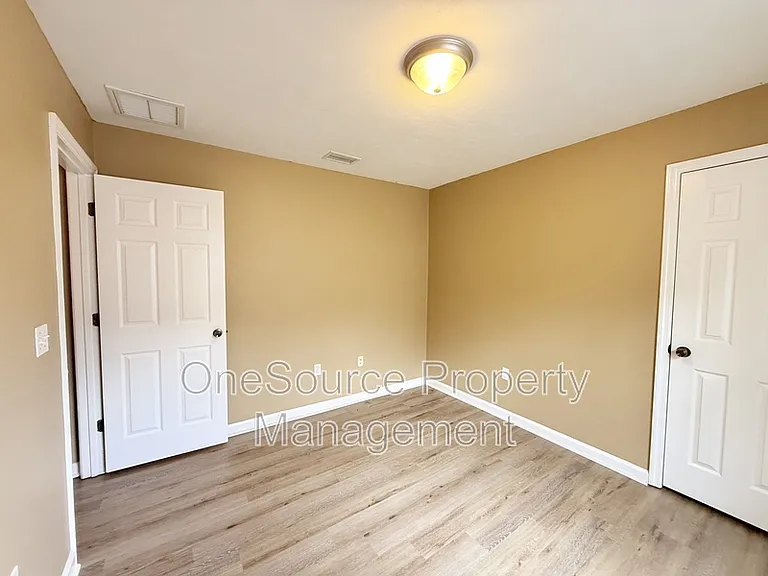 111 N Charles Willis Dr — Photo 17