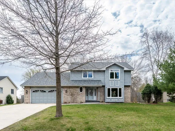 320 Wedgewood Dr, Saint Paul, MN 55115