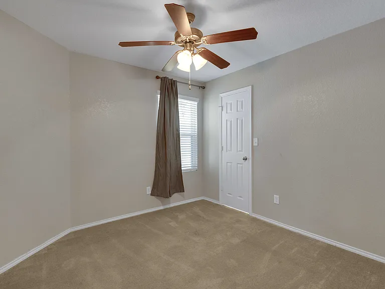 10226 Reyes Hts — Photo 28