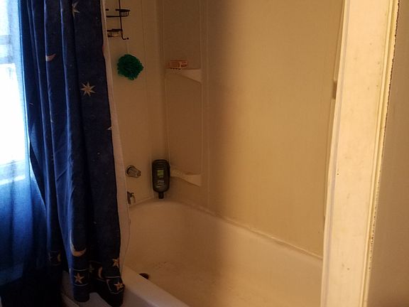 4th image of 1527 Moorman Ave NW