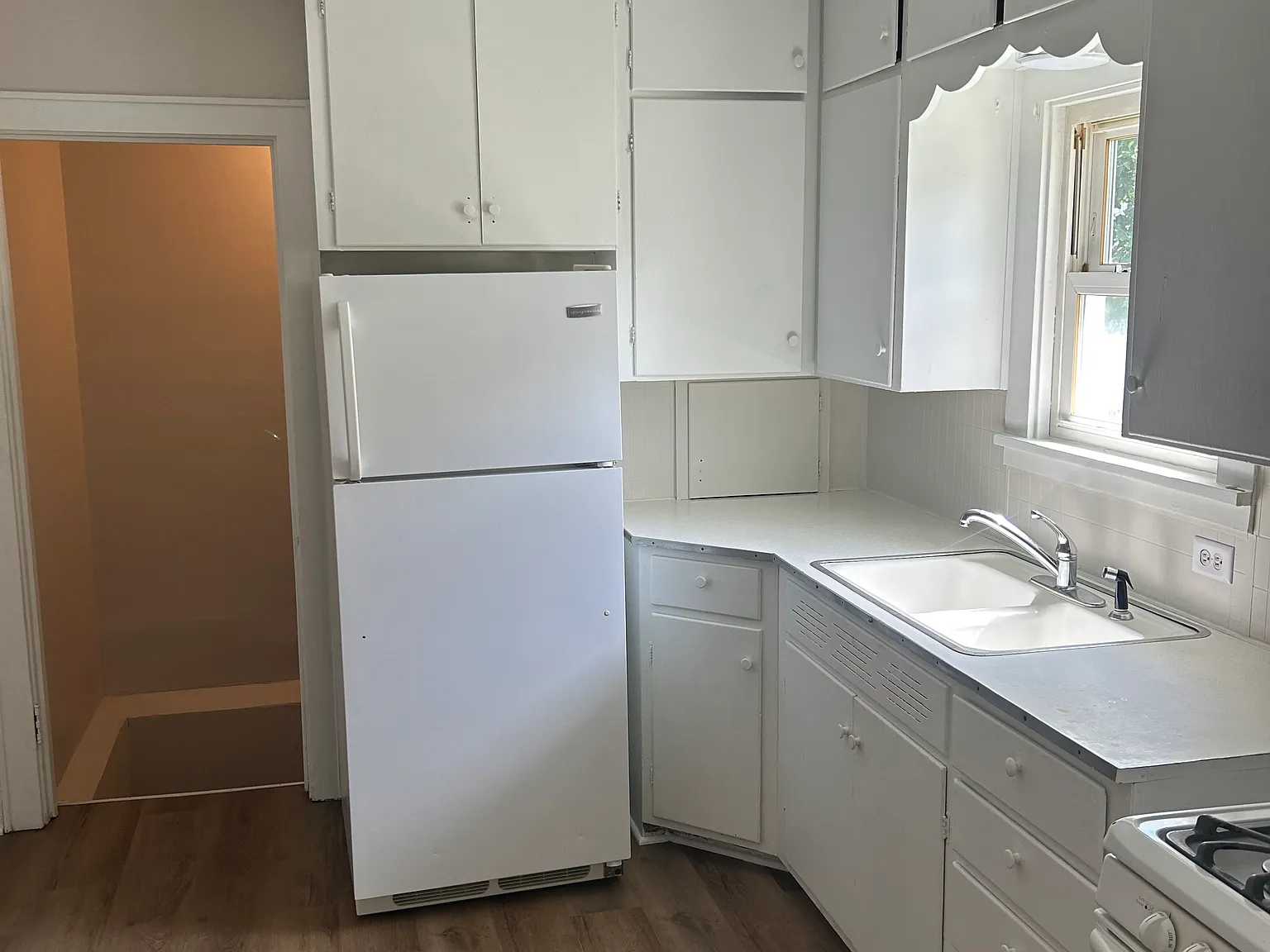 2 bed, 712 sqft, $1,000 — Photo 2