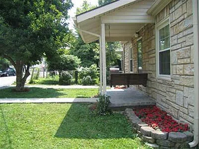 706 Golfview Dr — Photo 2
