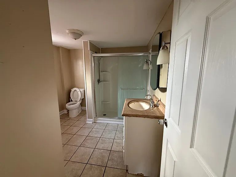 1016 Beckford St — Photo 8