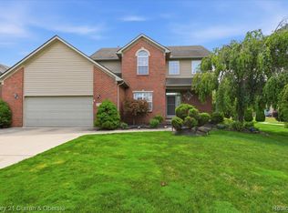 23537 Crescent Ridge Dr, New Boston, MI 48164