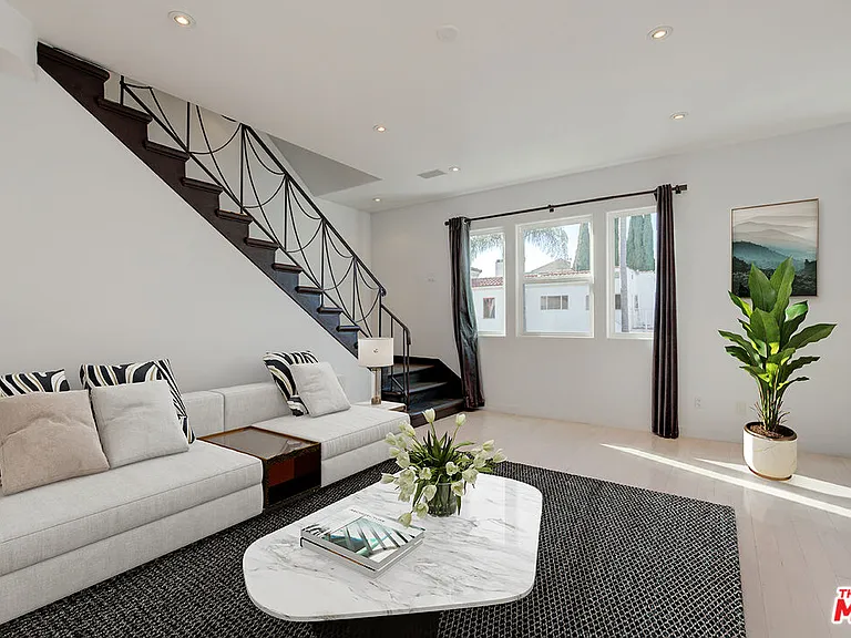 932 S Shenandoah St #3 — Photo 3