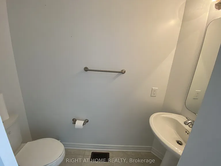 1119 Tischart Cres — Photo 12