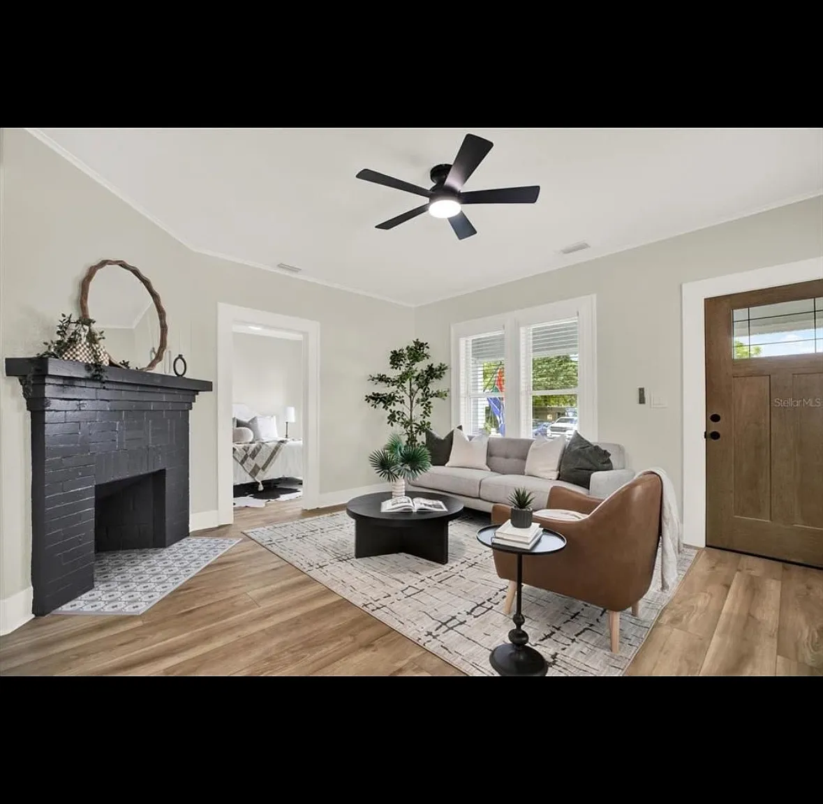 3 bed, 1.5 bath, 1008 sqft, $2,995 — Photo 2