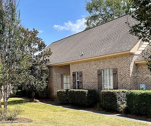 12 Riviera Cir Entrance
