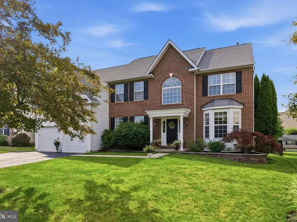 2519 Saint Victoria Dr, Gilbertsville, PA 19525