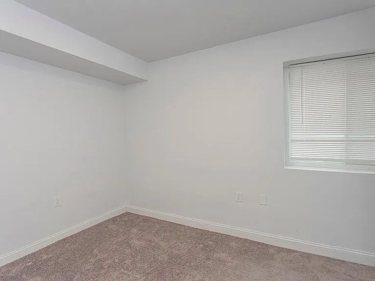 1629 Wallace St #1R — Photo 6