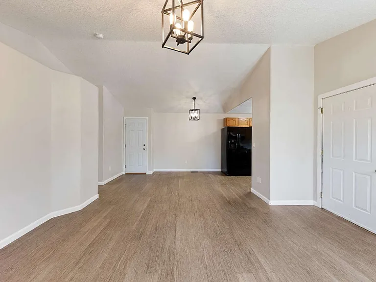 627 W Main St — Photo 10