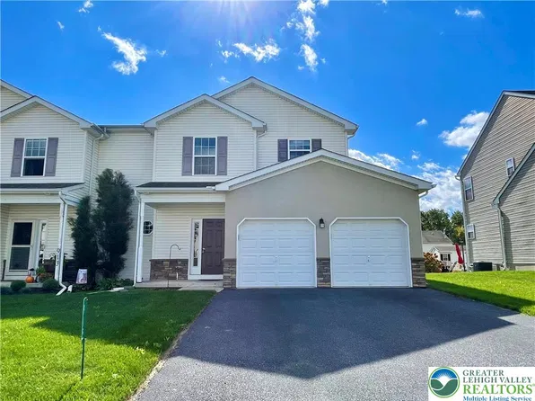 915 Graystone Cir, Northampton, PA 18067