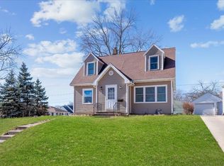 2324 W 7th St, Waterloo, IA 50702