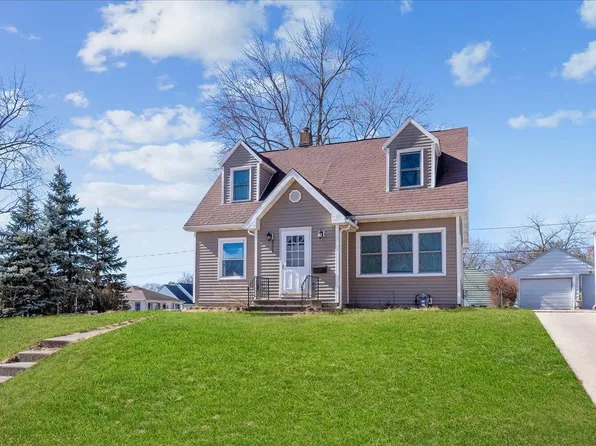 2324 W 7th St, Waterloo, IA 50702