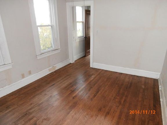 5th image of 3811 N Farwell Ave