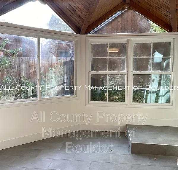 528 Pearl St — Photo 10