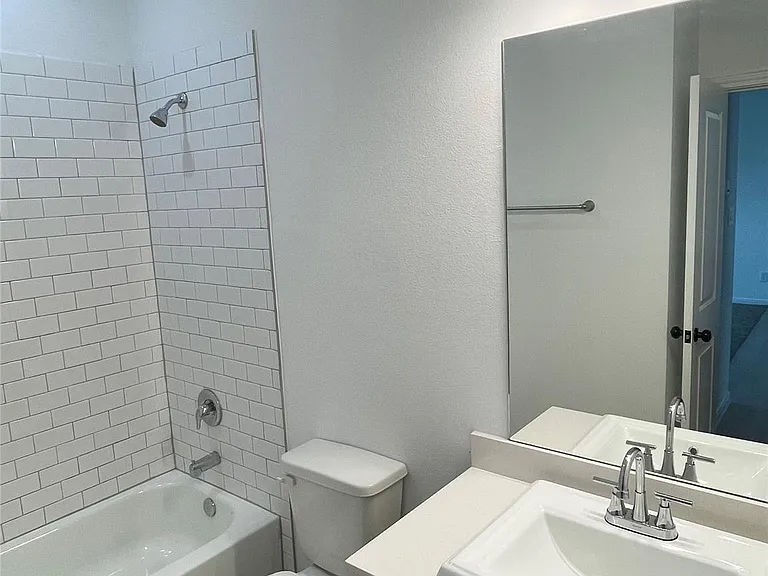802 W Loop — Photo 12