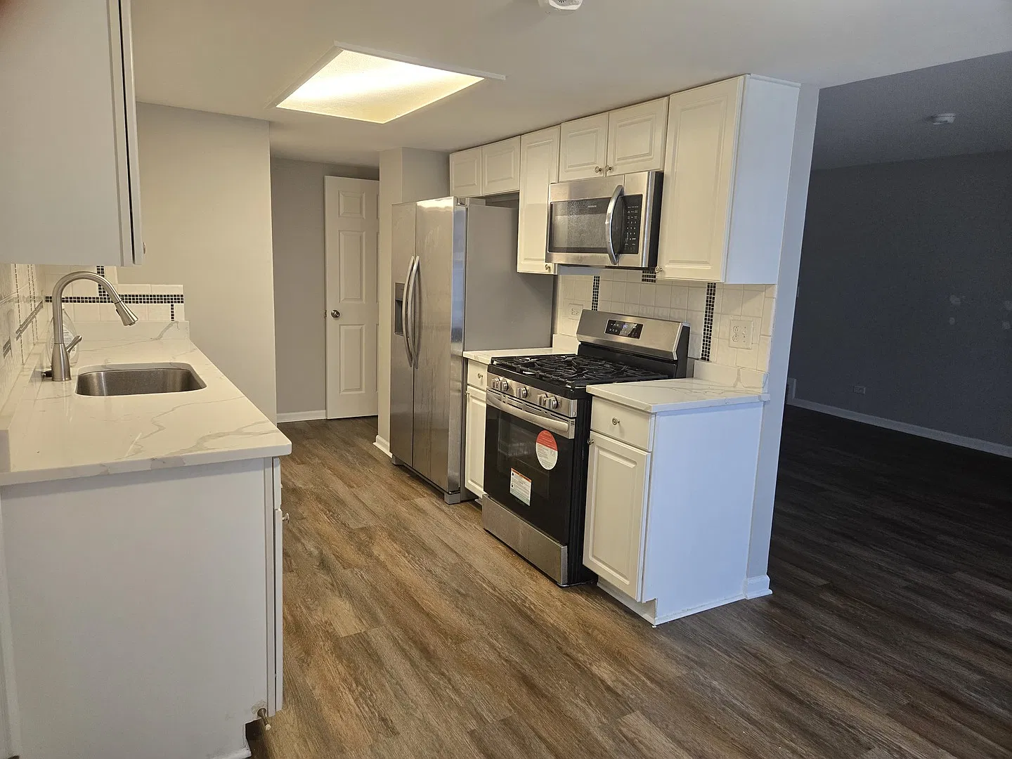 2 bed, 1.5 bath, 1200 sqft, $2,200 — Photo 2