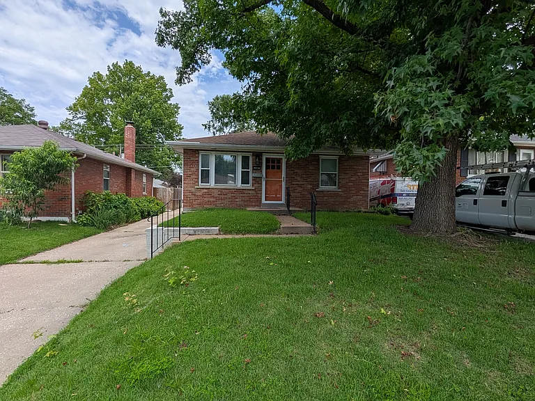 9035 Bessemer Ave — Photo 2