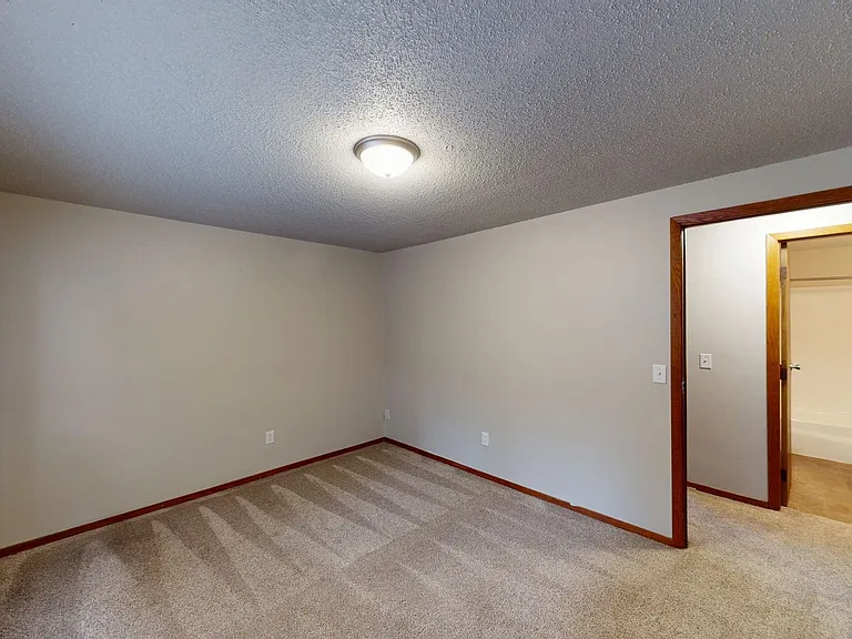 Newly Renovated 2 Bedroom Apartment on the West Side — Photo 21