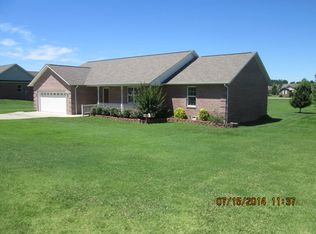 1211 Redwood Drive, Dexter, MO 63841