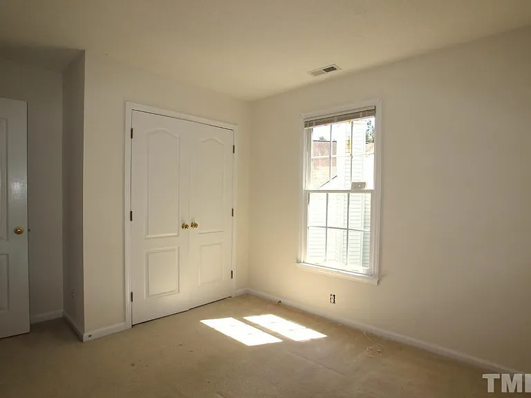 208 Ashley Brook Ct — Photo 10