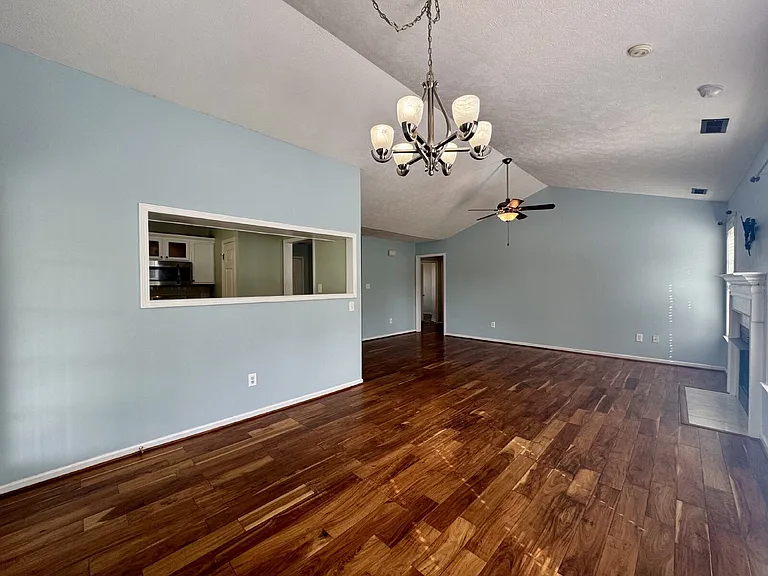 470 Rushmore Ct — Photo 5