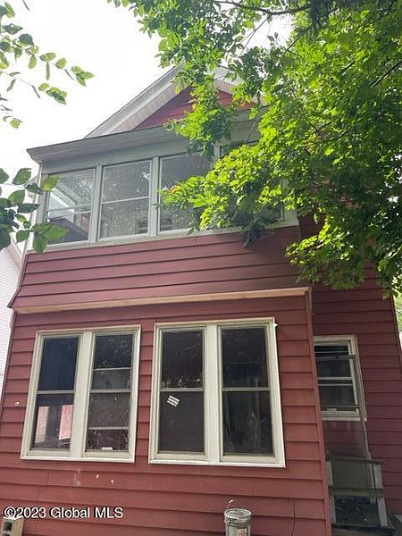 4th image of 547 Myrtle Avenue