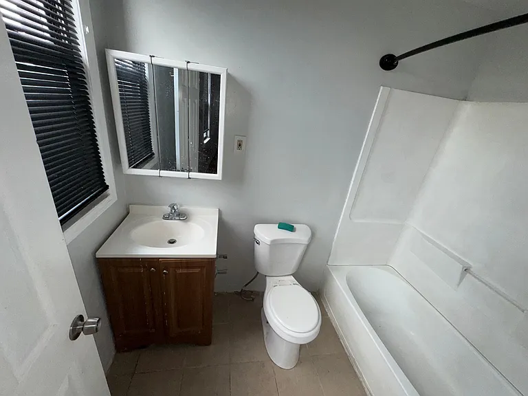 84 2nd St #5 — Photo 5