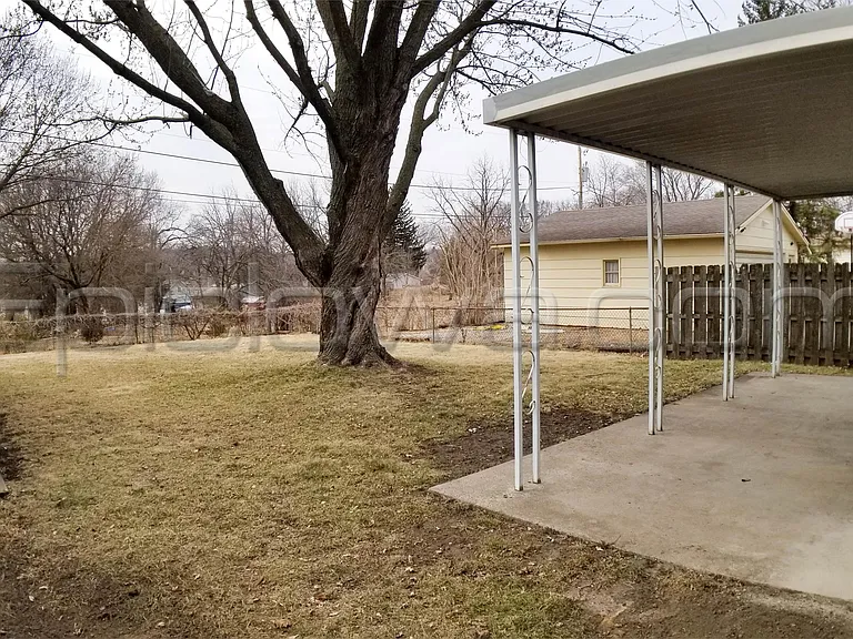 2923 Russell Dr NE — Photo 3