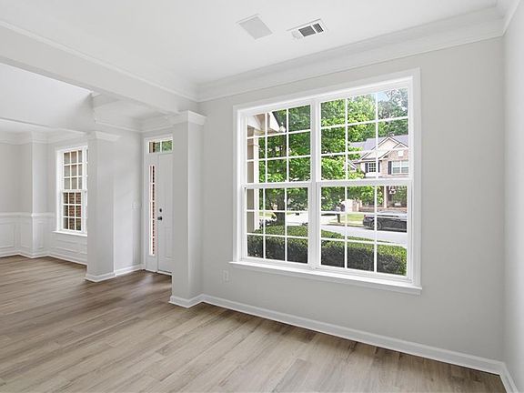 3rd image of 4520 Creekside Cv