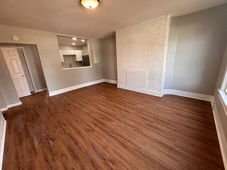 100 E 9th St SW — Photo 11