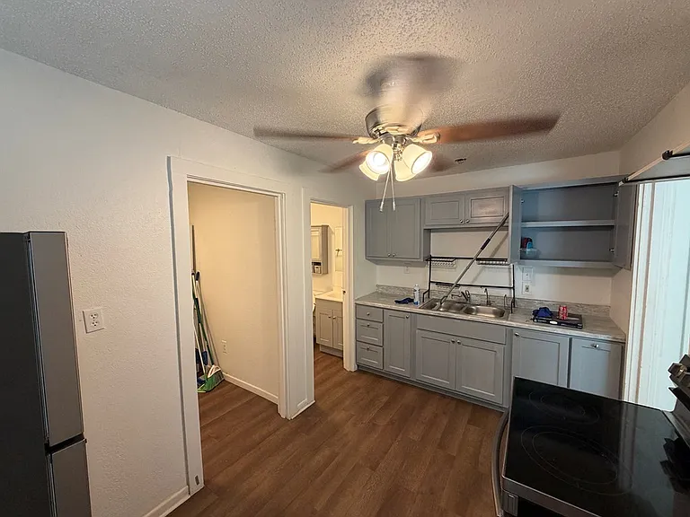 702 W Kansas Ave — Photo 11