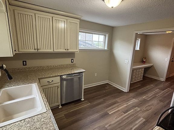 5th image of 445 S College St APT D