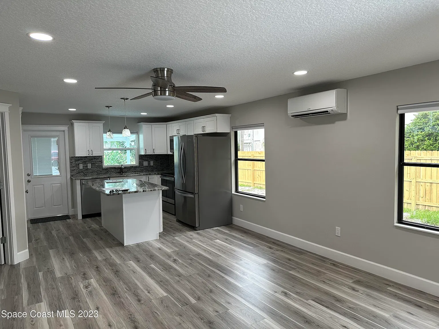 2 bed, 1.0 bath, 672 sqft, $1,800 — Photo 2